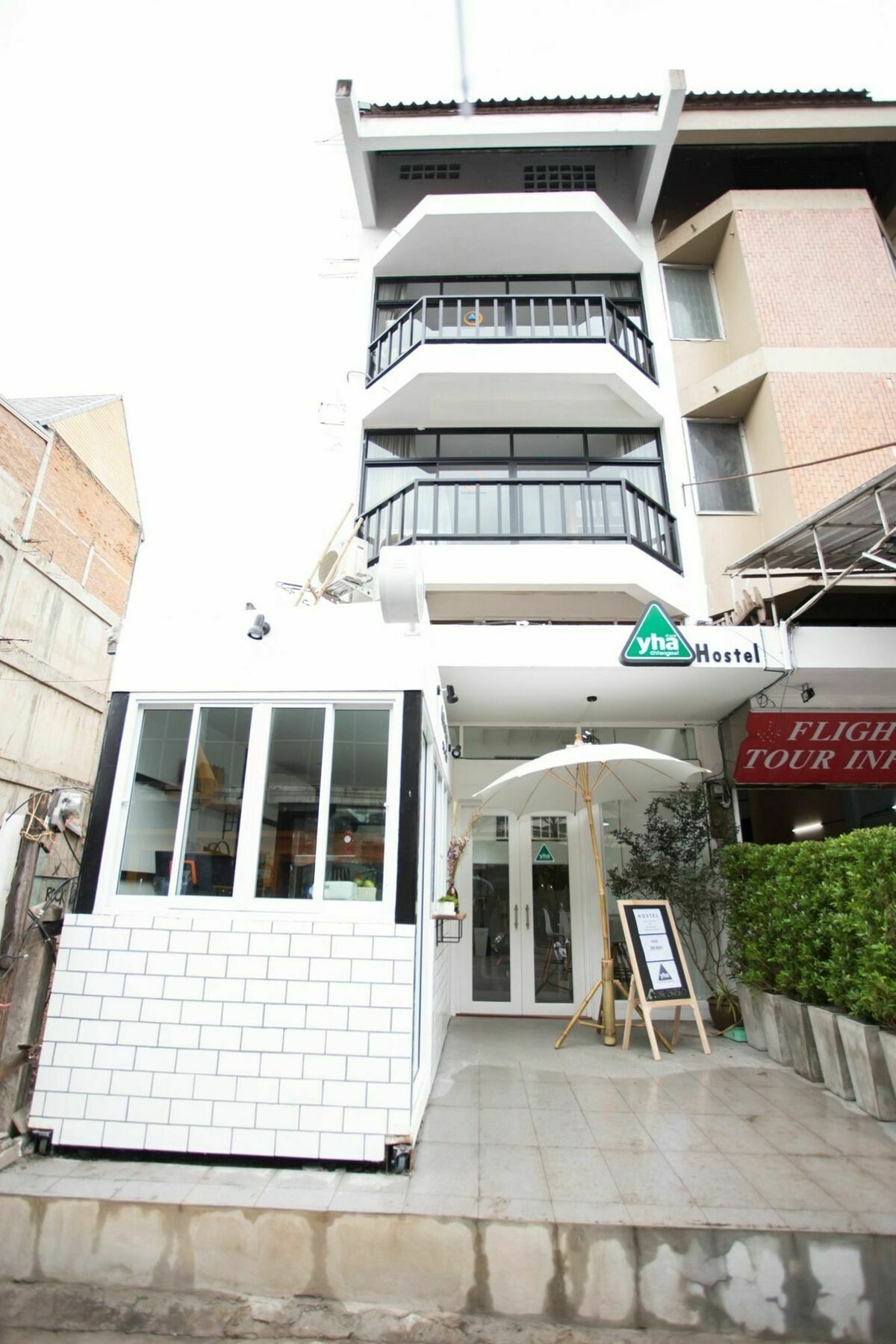 Yha Thapae Station Hostel Chiang Mai Ngoại thất bức ảnh