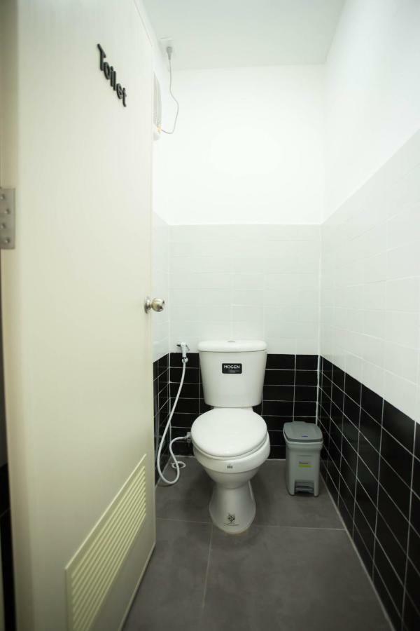 Yha Thapae Station Hostel Chiang Mai Ngoại thất bức ảnh