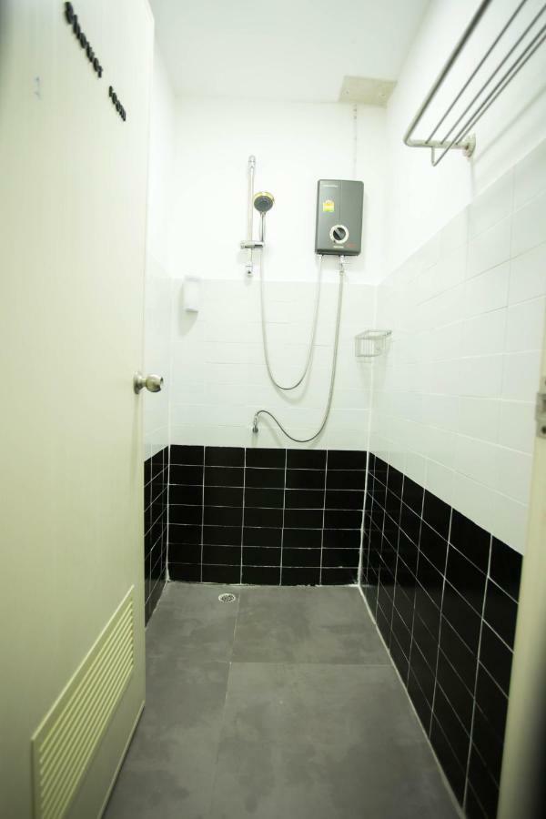 Yha Thapae Station Hostel Chiang Mai Ngoại thất bức ảnh