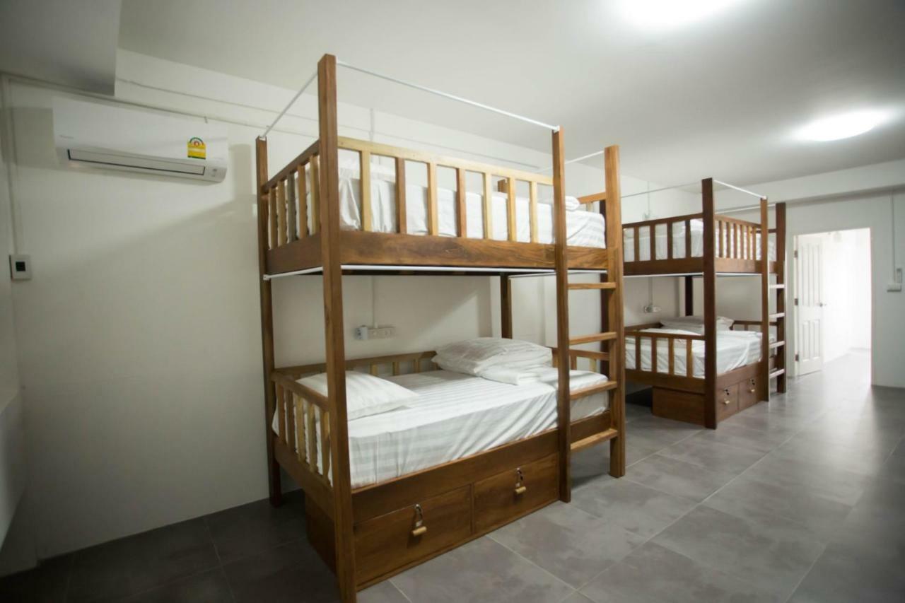 Yha Thapae Station Hostel Chiang Mai Ngoại thất bức ảnh