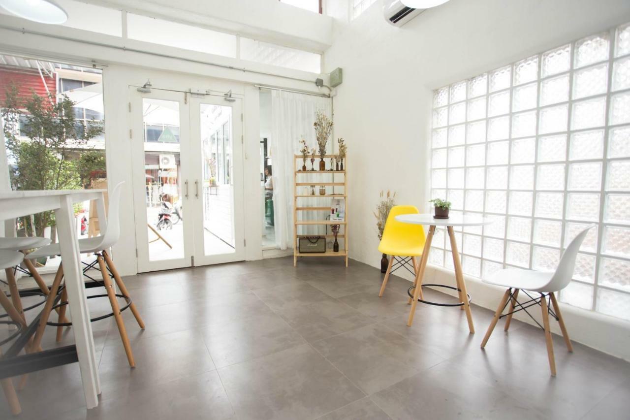 Yha Thapae Station Hostel Chiang Mai Ngoại thất bức ảnh
